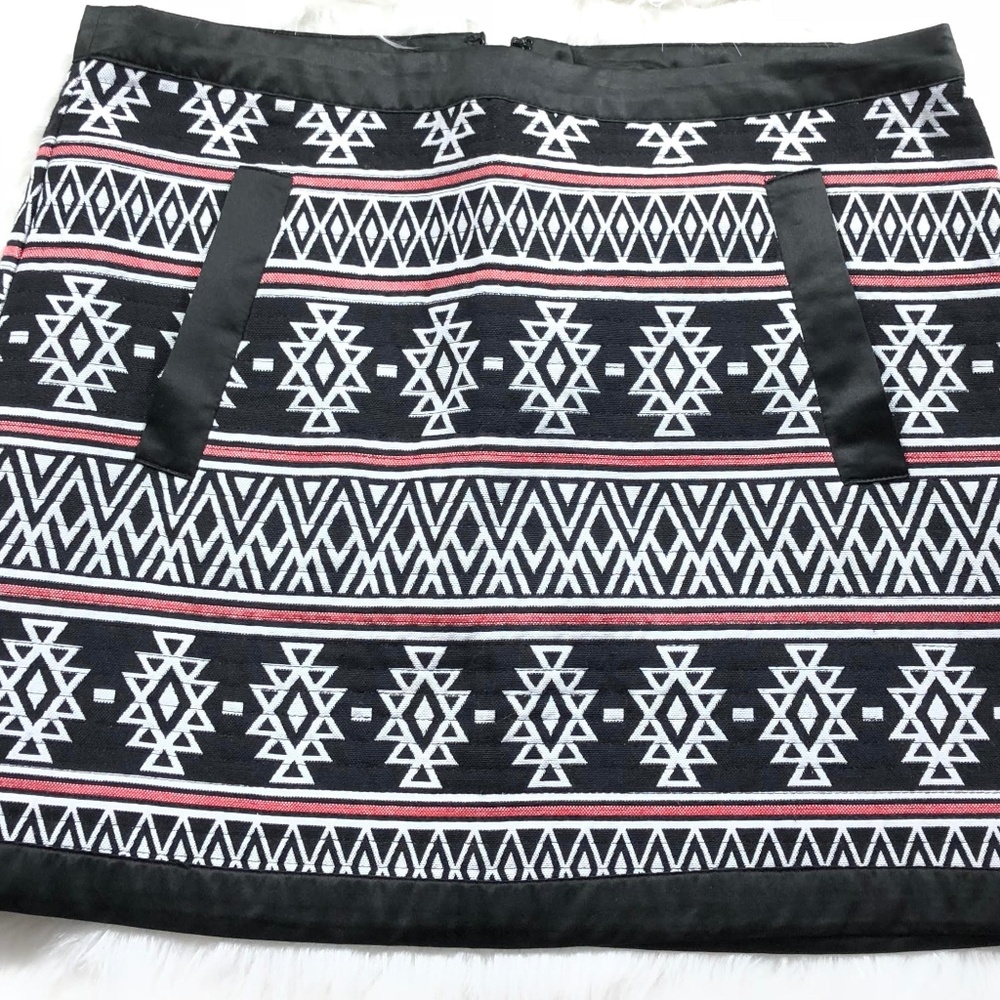 Forever 21 Quilted Aztec Print Mini Skirt Size M